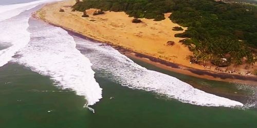 SURF EN LA COSTA ESTE DE SRI LANKA