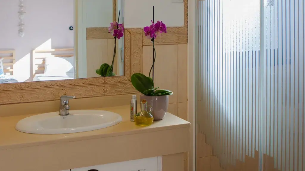 LINE UP FUERTEVENTURA – private_bathroom_suite
